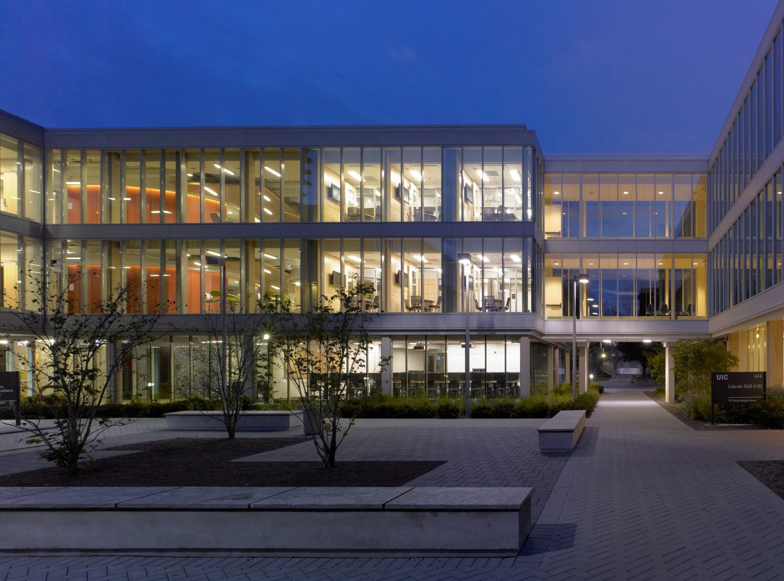 University of Illinois – Chicago, Douglas Hall