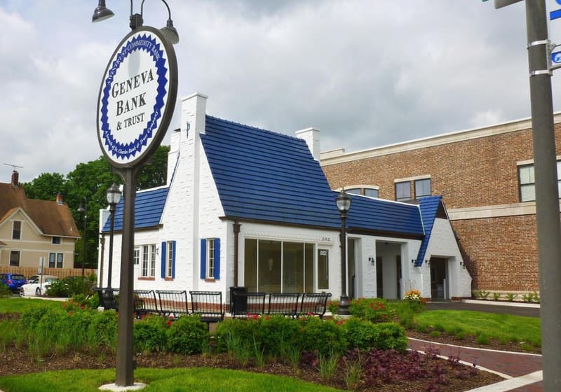 Wintrust Bank / Pure Oil Station Reuse