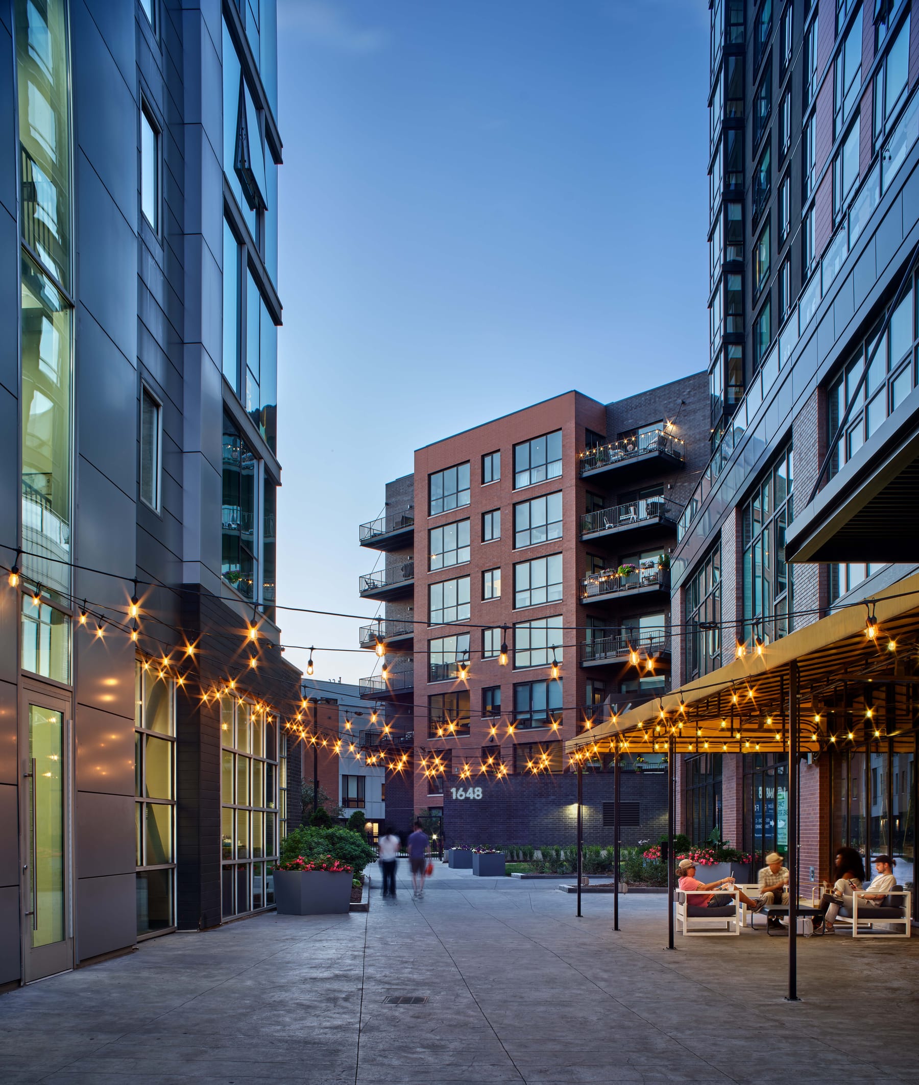 1664 W Division, image 7
