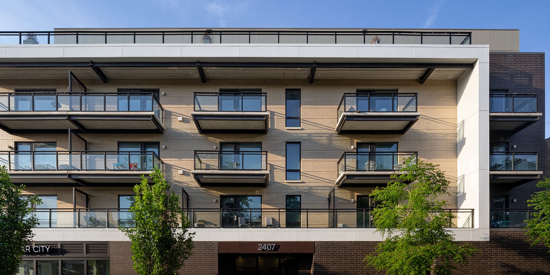 2407 W Eastwood, image 4