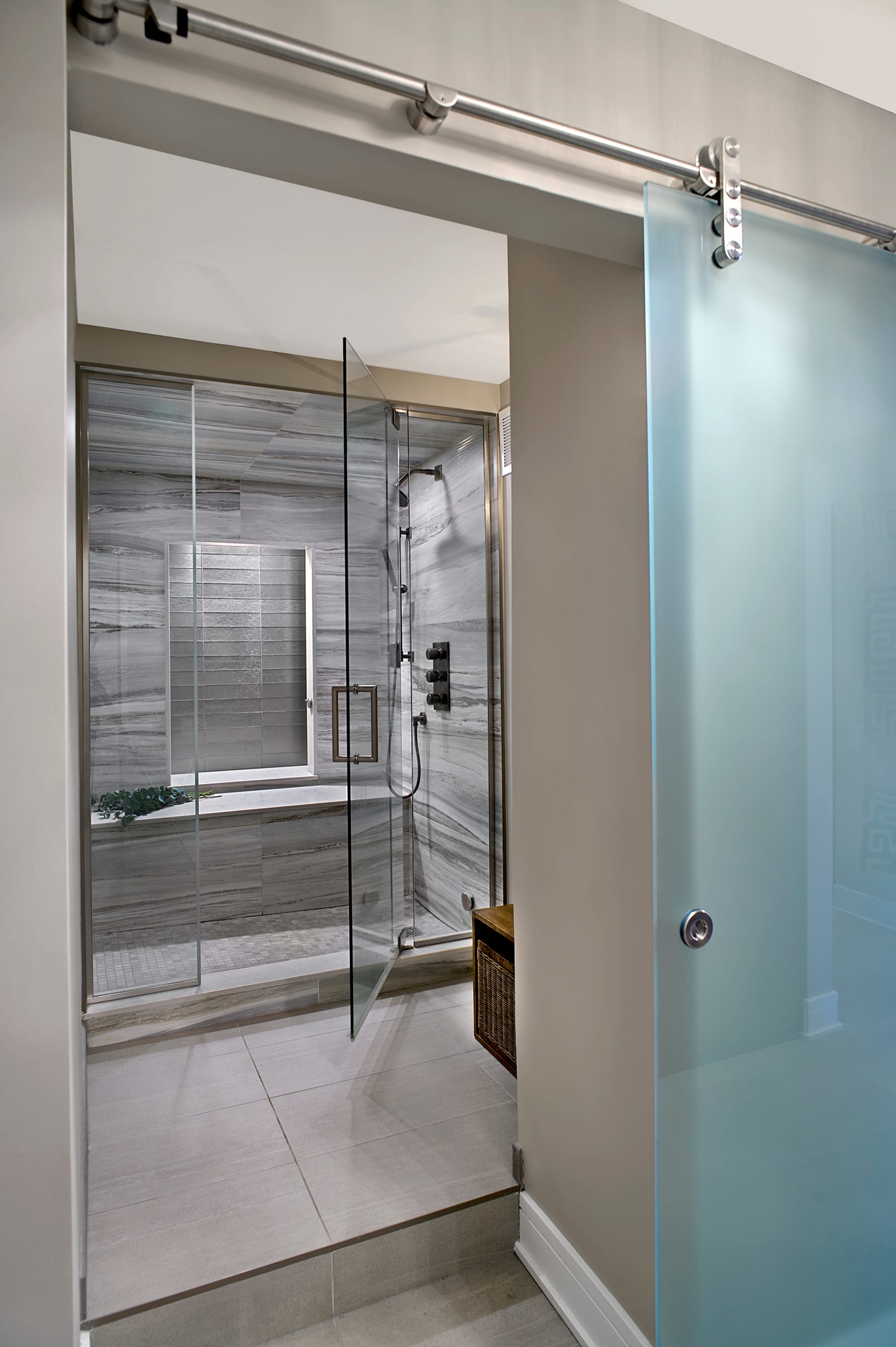 Suite 16, image 8